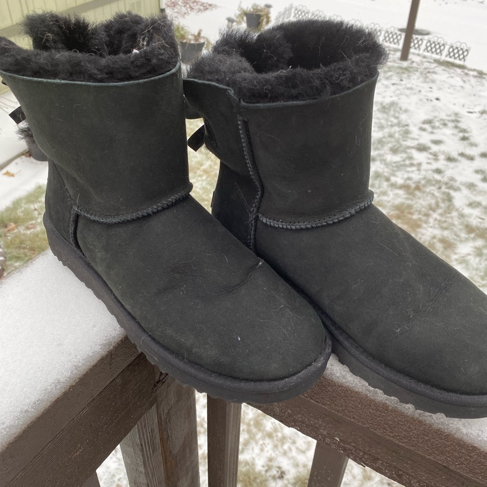 Women’s Black Bailey Bow 2 SZ 11 Uggs NWOT